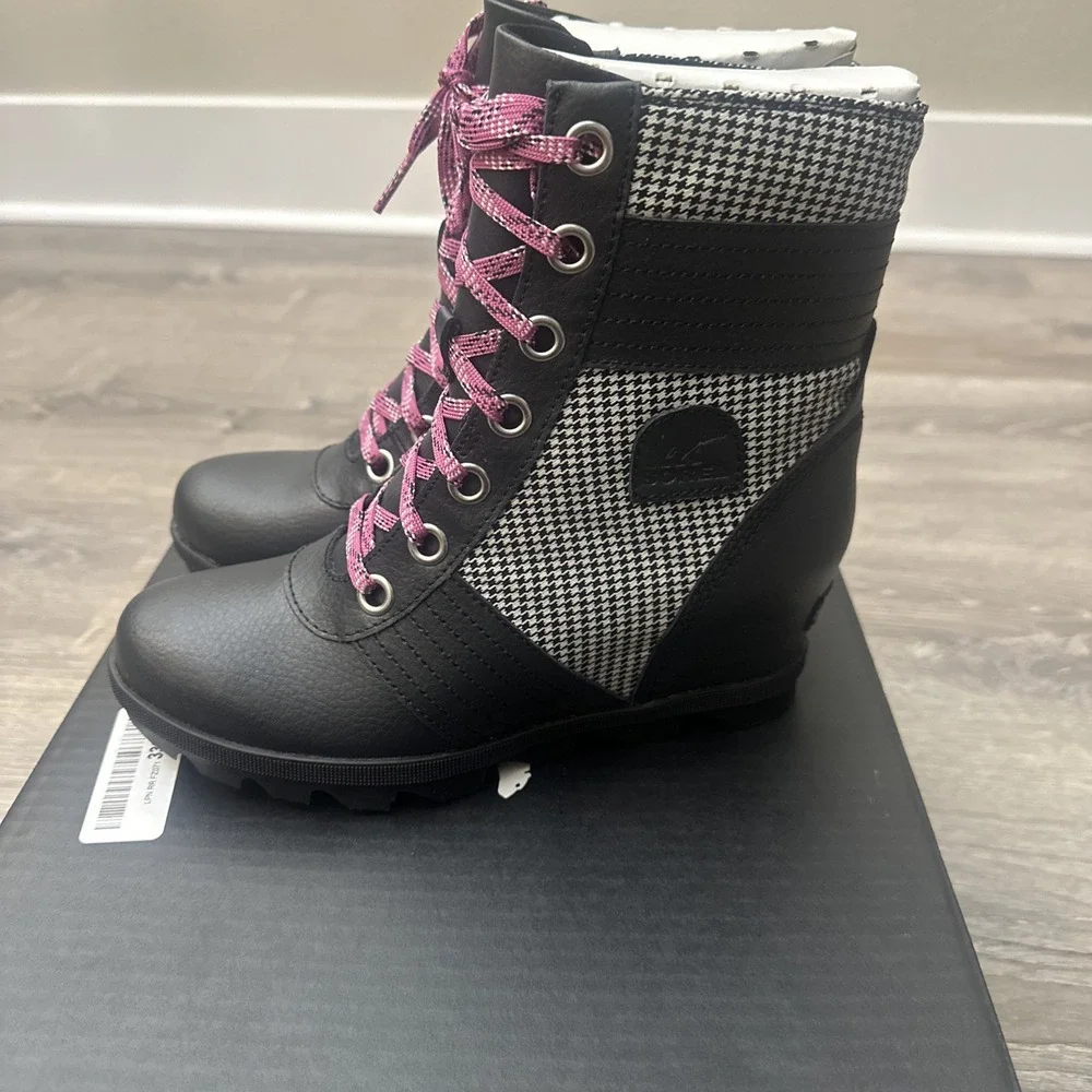 Sorel Boots Youth 5 Girls Lexie Wedge Winter Boot NY4557-010 Black Leather